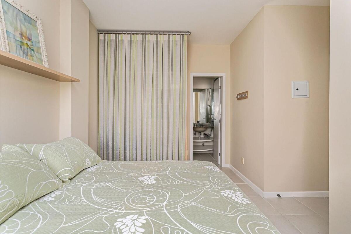 Cond Frente Mar Com Piscina - 15m Da Apartamento Florianopolis